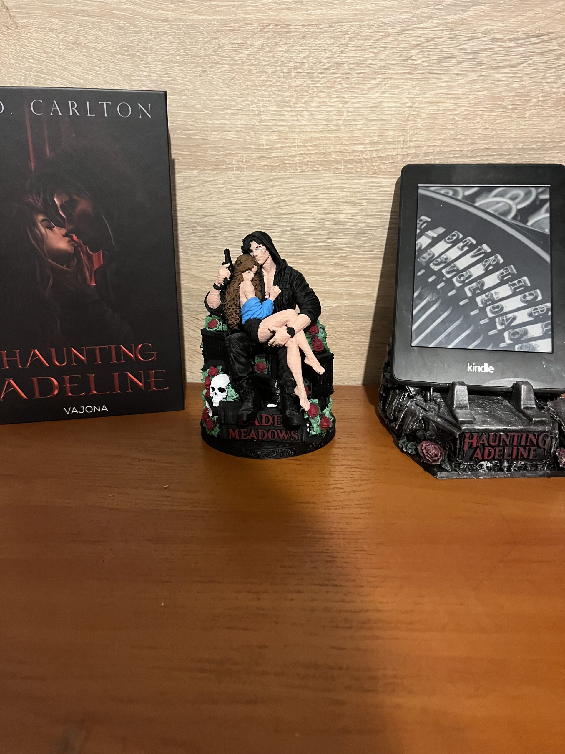 Haunting Adeline kindletartó+ dekor figura